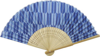 日本の伝統柄扇子 矢絣(すす竹)
